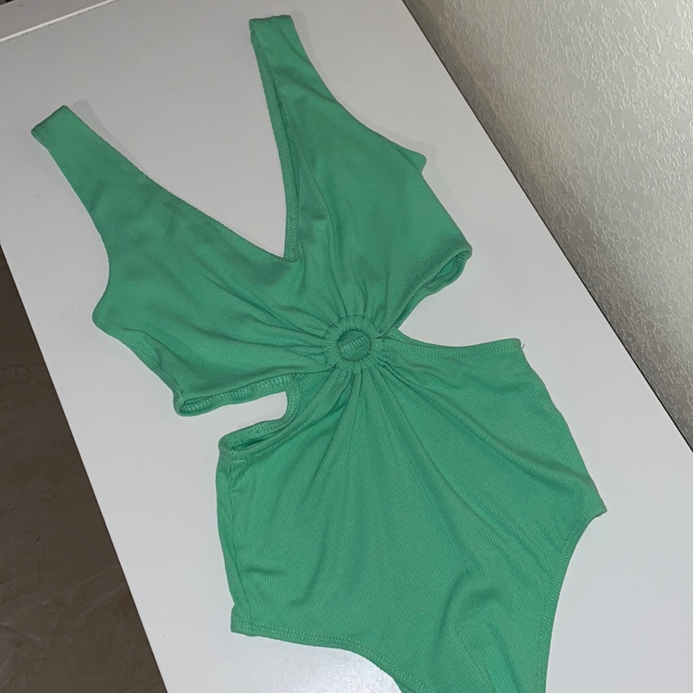 Green bodysuit with cutouts | XS